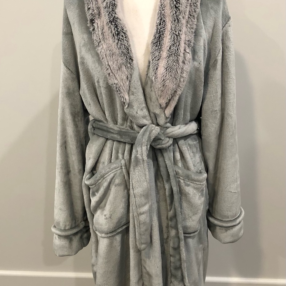 Baroque Robe - Picture 2 of 5